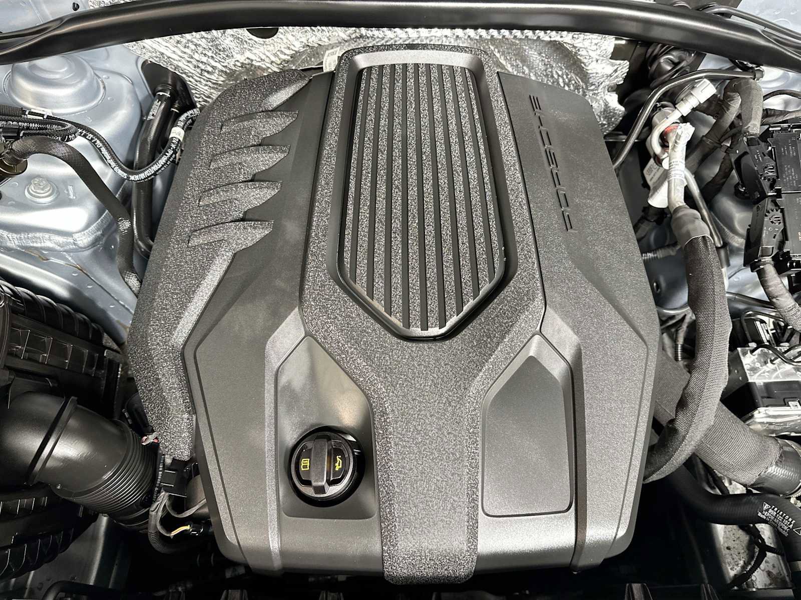 Certified 2025 Porsche Macan AWD/4WD image 28