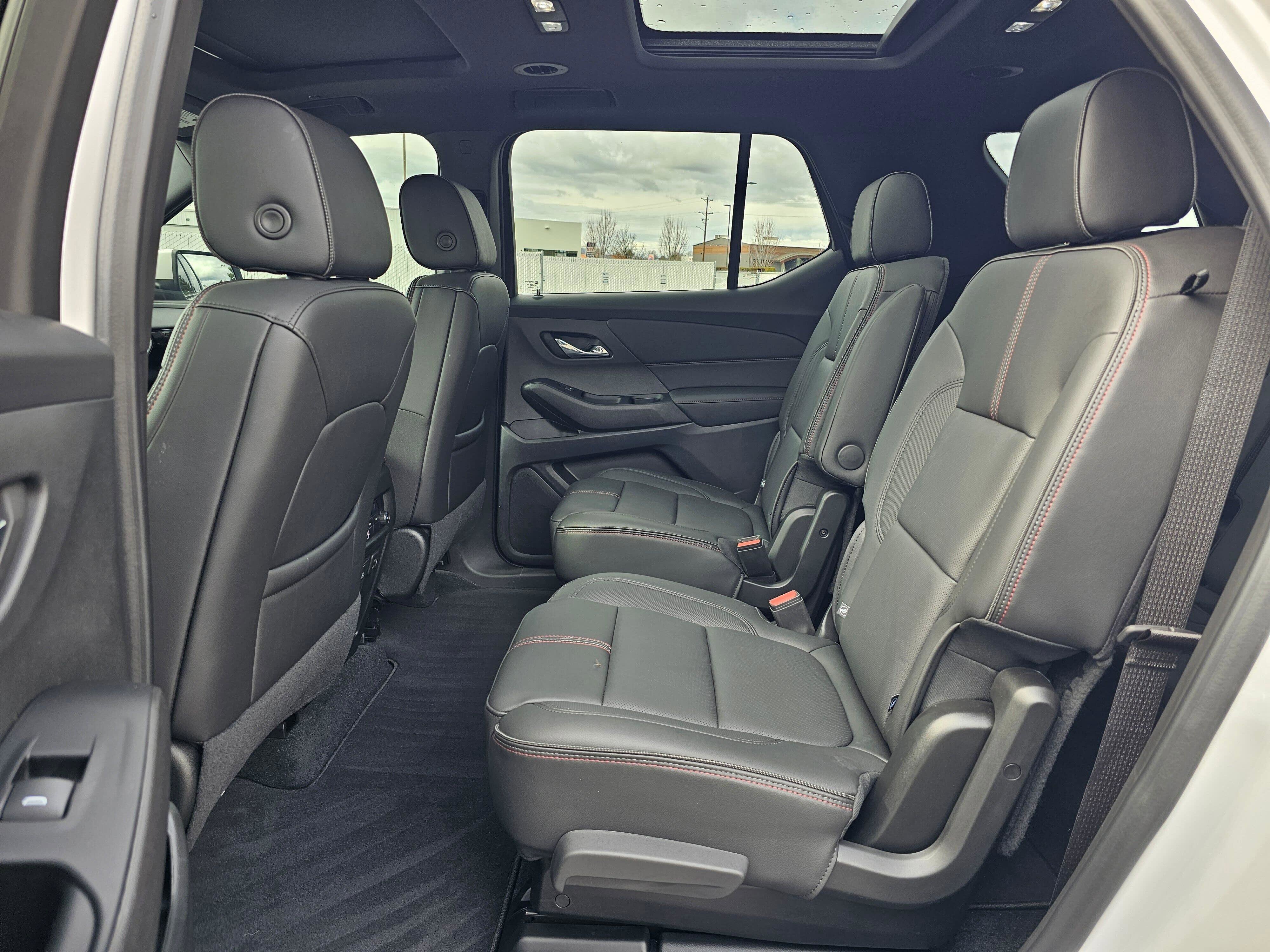 Used 2023 Chevrolet Traverse RS image 13