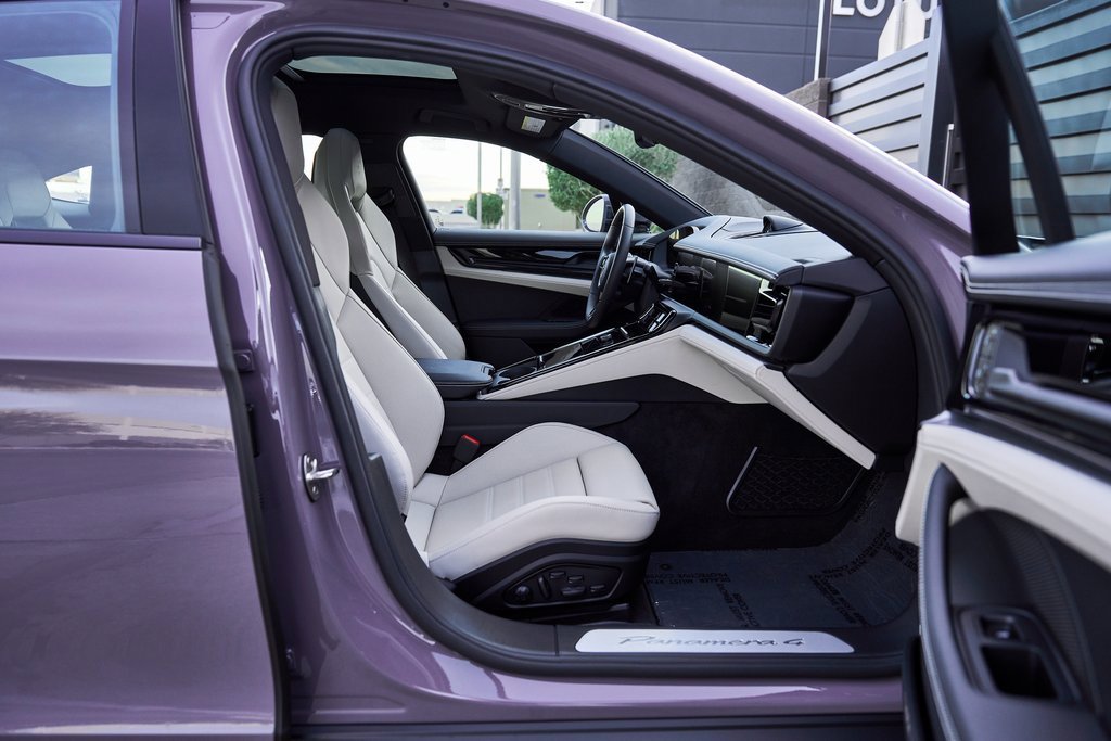 Used 2025 Porsche Panamera 4 w/ Premium Package image 29