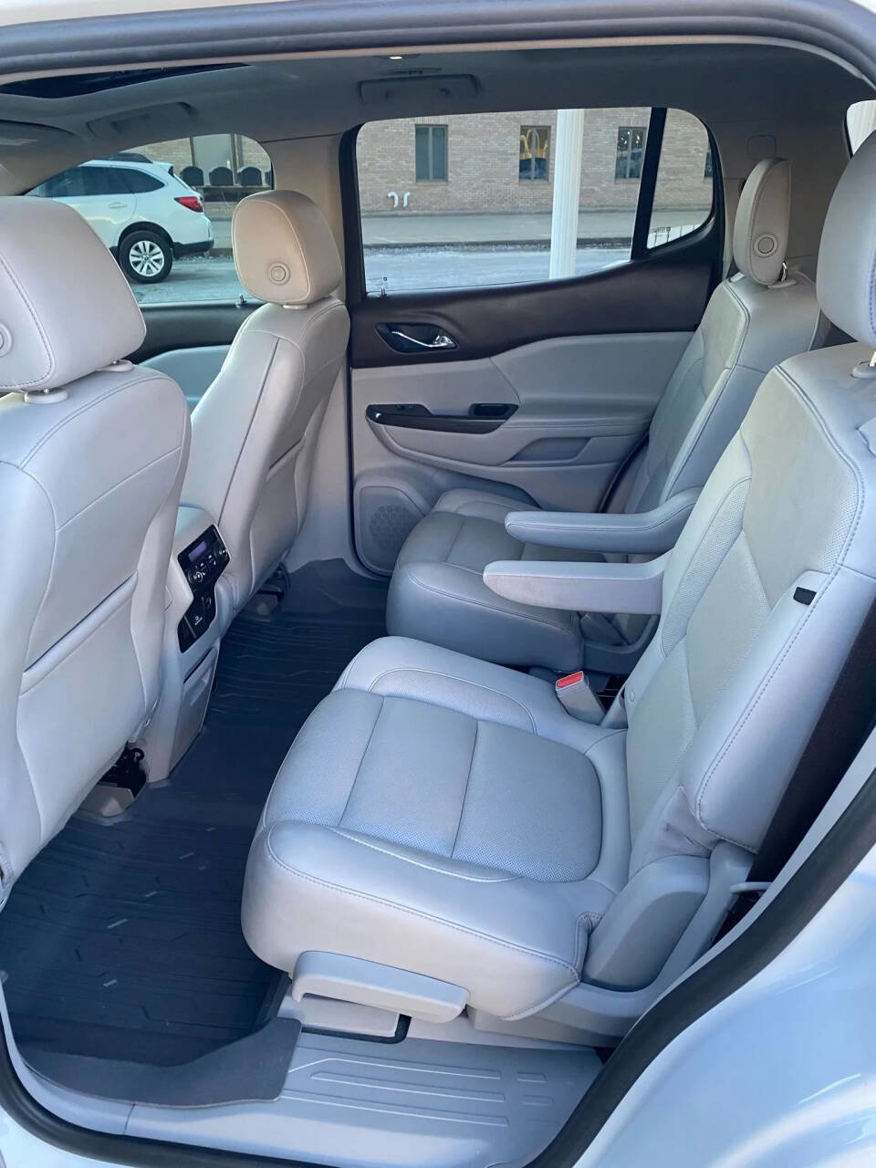 Used 2018 GMC Acadia SLT w/ LPO, Floor Liner Package image 27