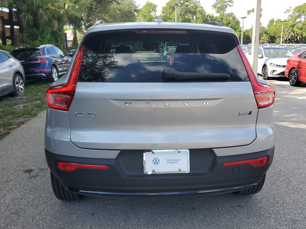 Used 2025 Volvo XC40 B5 Plus AWD/4WD image 6
