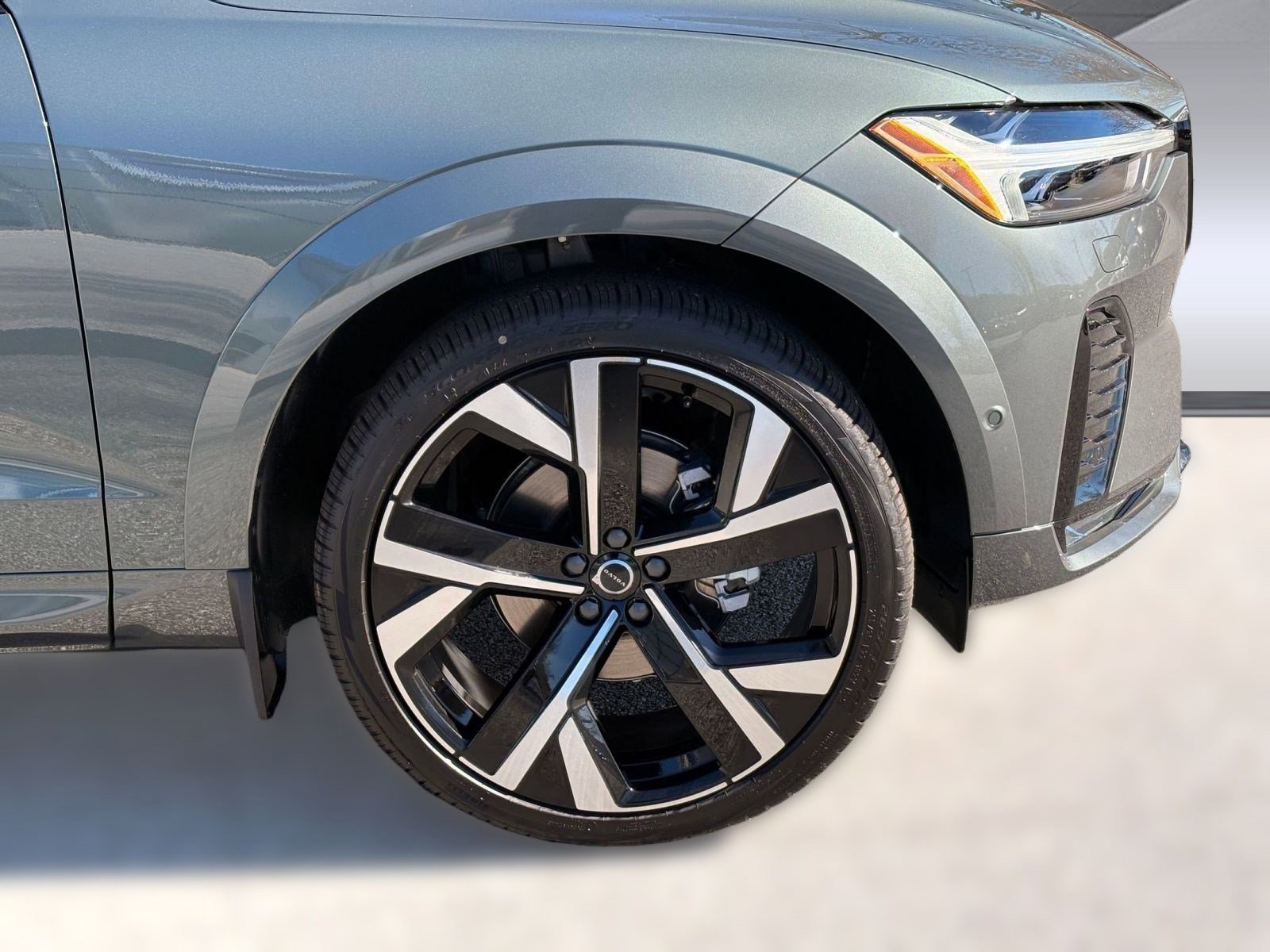 New 2026 Volvo XC60 B5 Ultra w/ Climate Package image 11