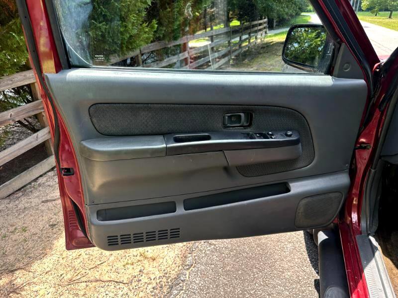 Used 2004 Nissan Frontier XE w/ (PWR) Pwr Pkg image 17