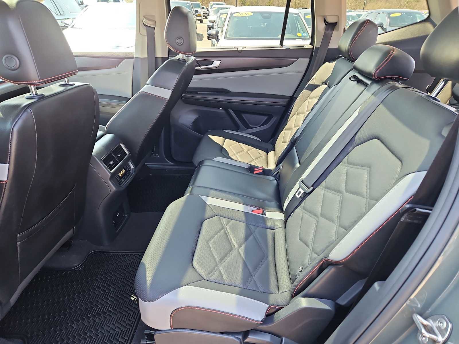 Used 2024 Volkswagen Atlas Peak Edition SE AWD/4WD image 34