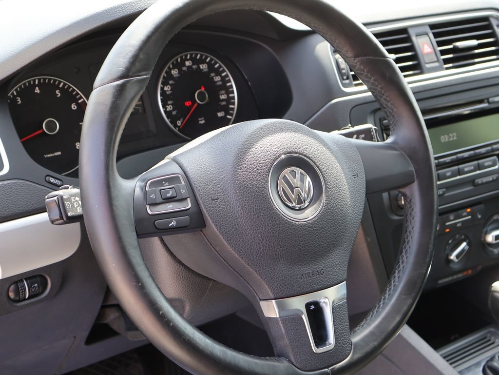 Used 2014 Volkswagen Jetta SE FWD image 23
