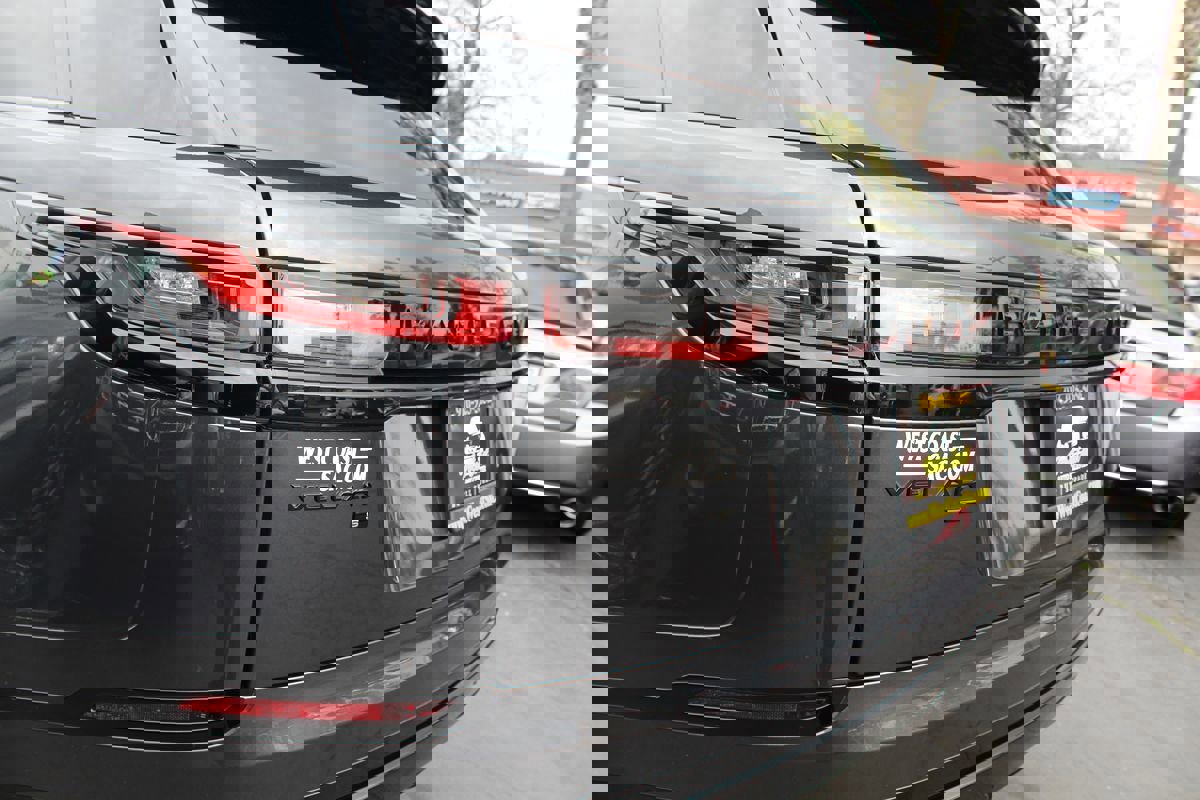 Used 2021 Land Rover Range Rover Velar R-Dynamic S image 17