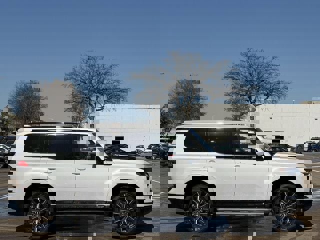 Used 2025 Lexus GX 550 image 3