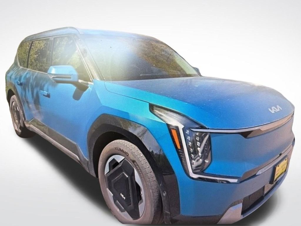 Used 2024 Kia EV9 Land AWD/4WD image 2
