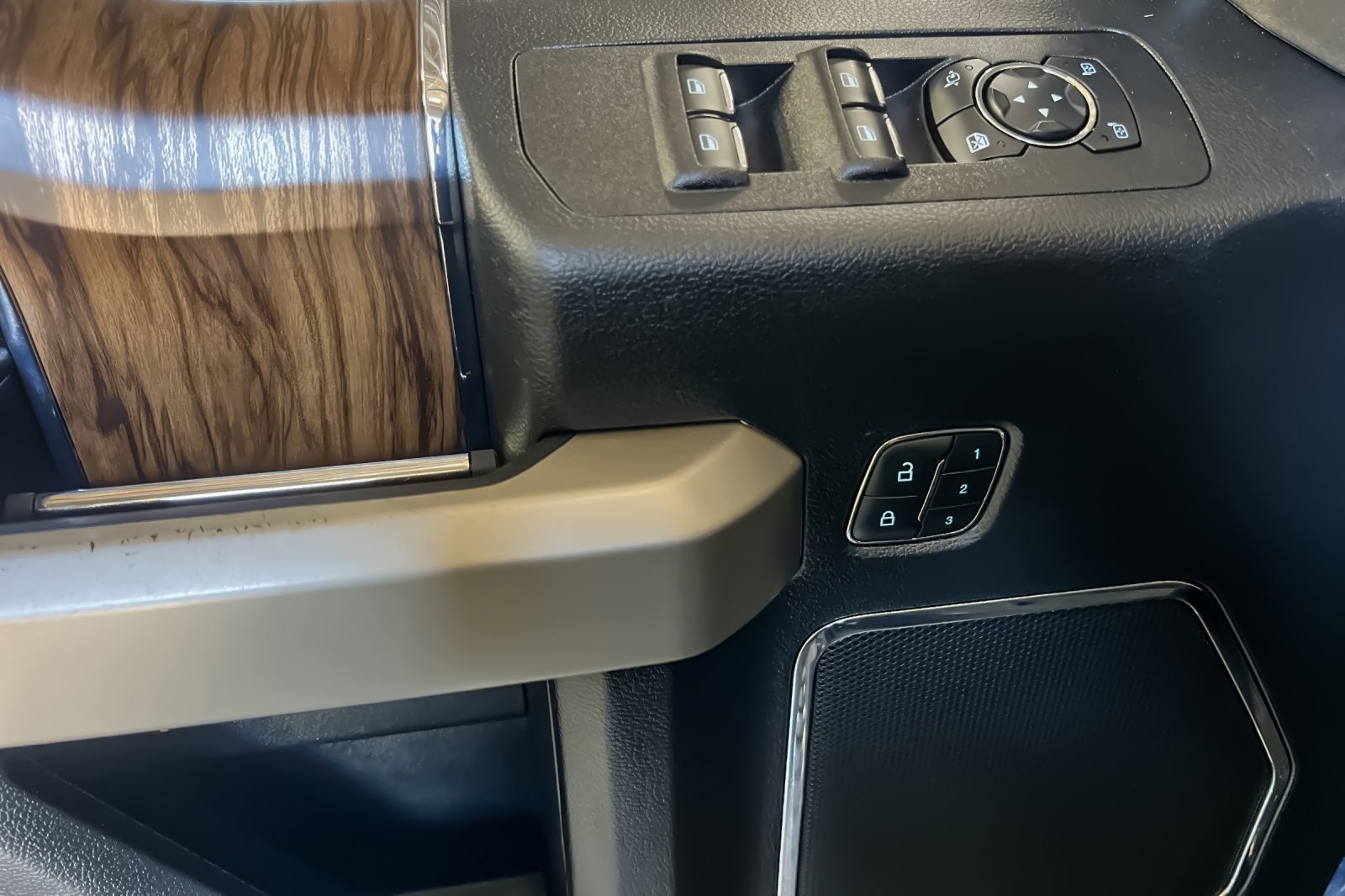 Used 2020 Ford F150 Lariat w/ Equipment Group 502A Luxury image 11