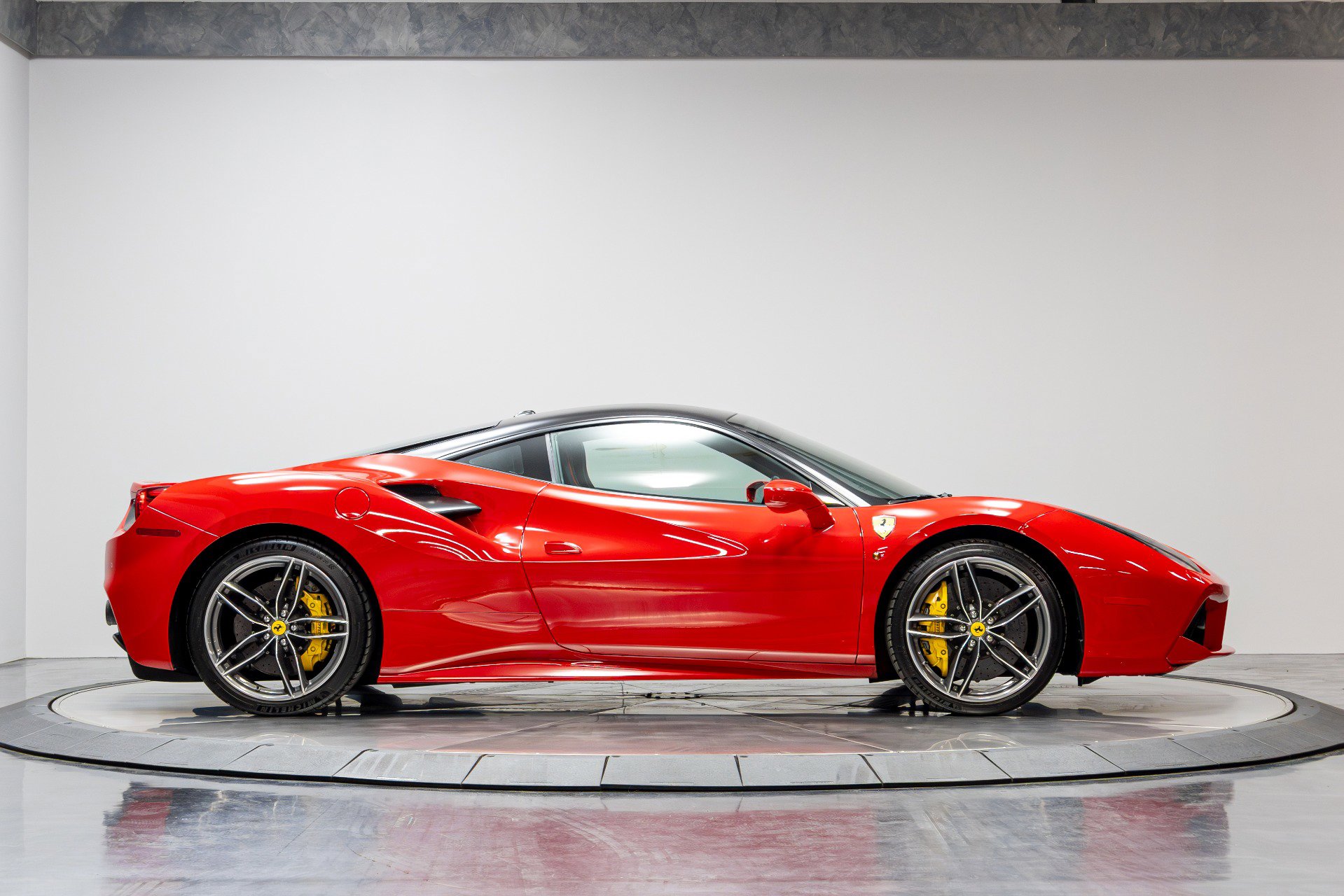 Used 2018 Ferrari 488 GTB image 19