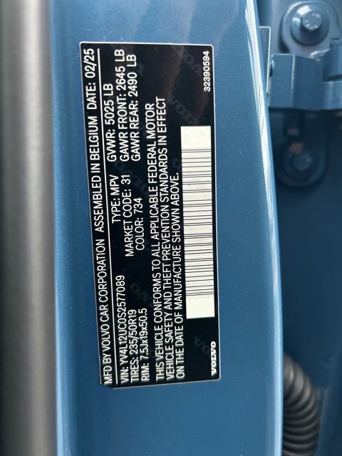 Certified 2025 Volvo XC40 B5 Plus image 28