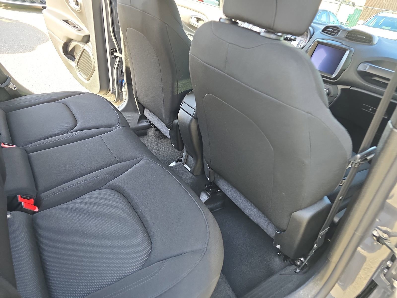 Used 2023 Jeep Renegade Latitude image 17