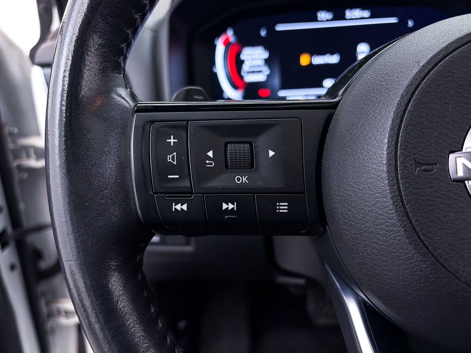 Used 2022 Nissan Rogue Platinum w/ Head-Up Display Package image 36