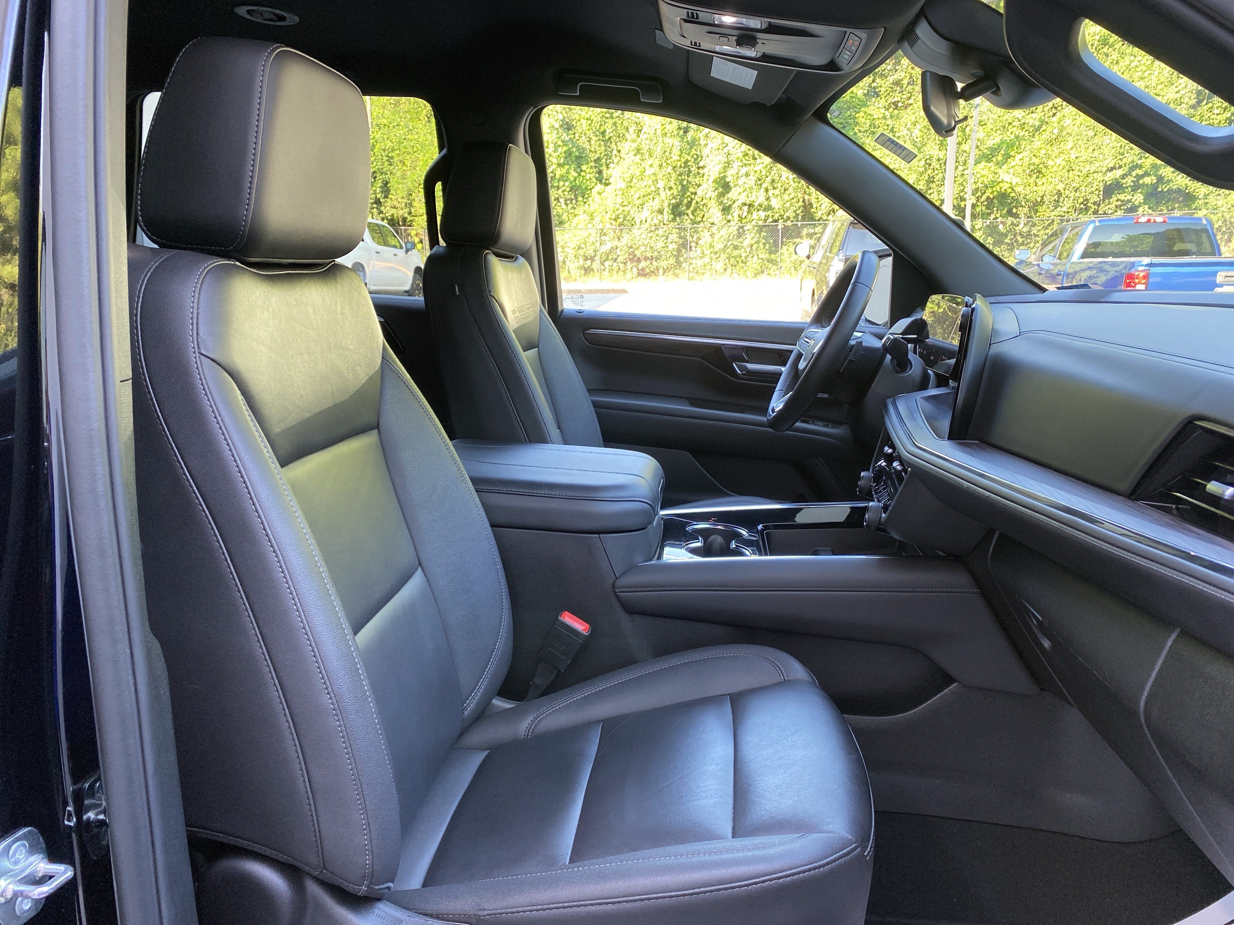 Used 2025 Chevrolet Tahoe LT AWD/4WD image 35