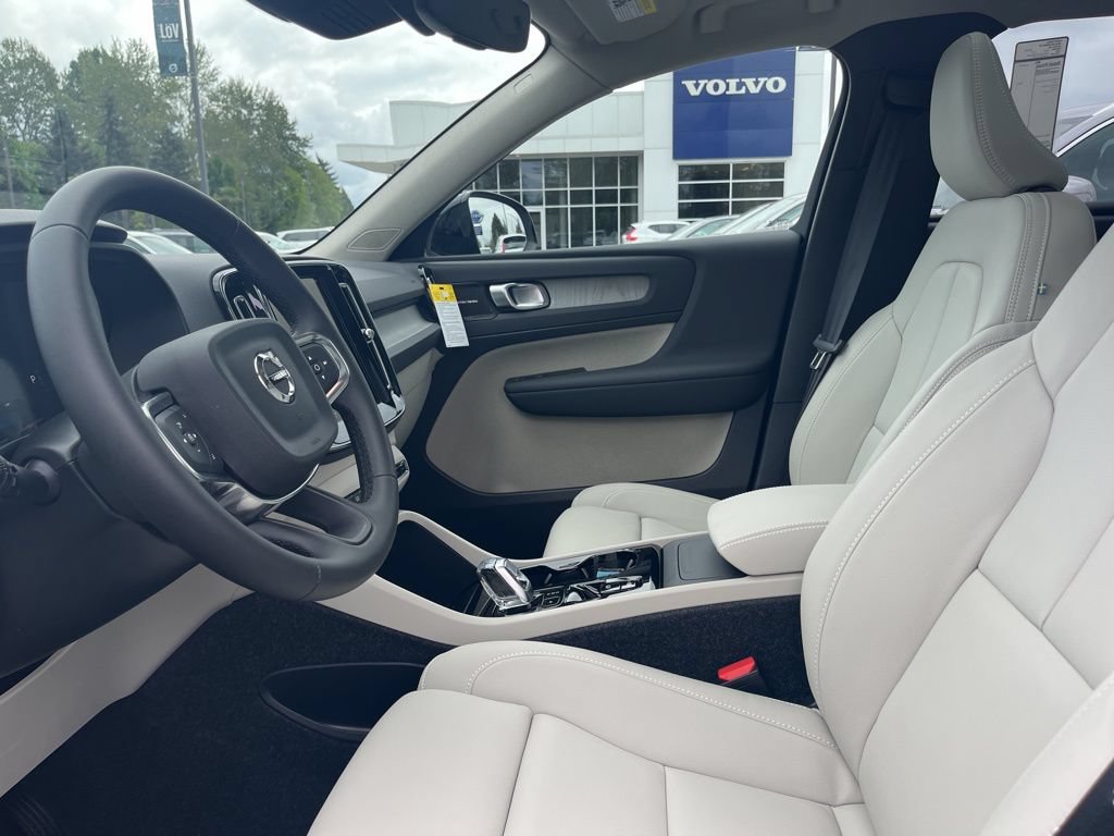 New 2026 Volvo XC40 B5 Ultra w/ Climate Package AWD/4WD image 4