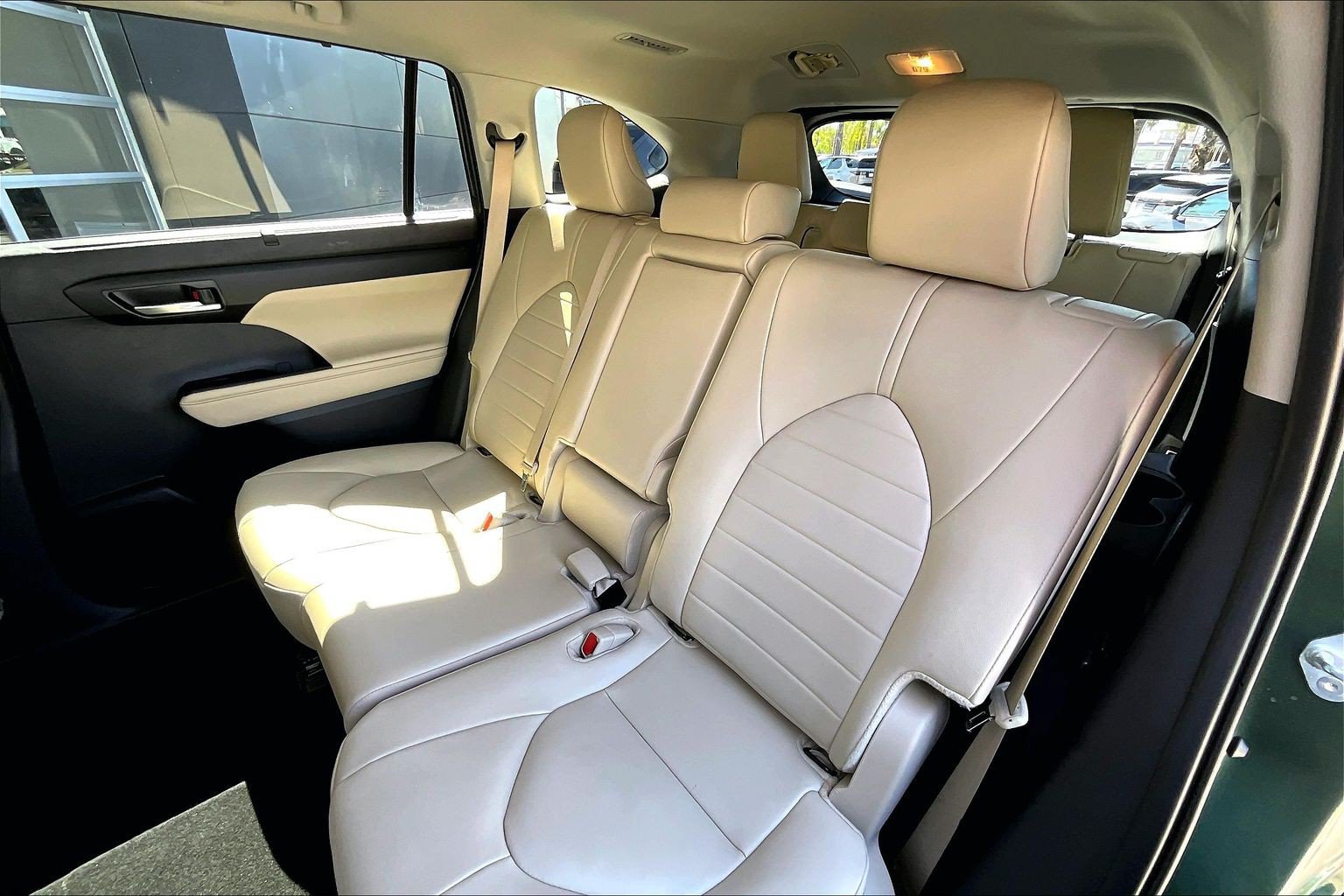 Used 2025 Toyota Highlander XLE AWD/4WD image 26
