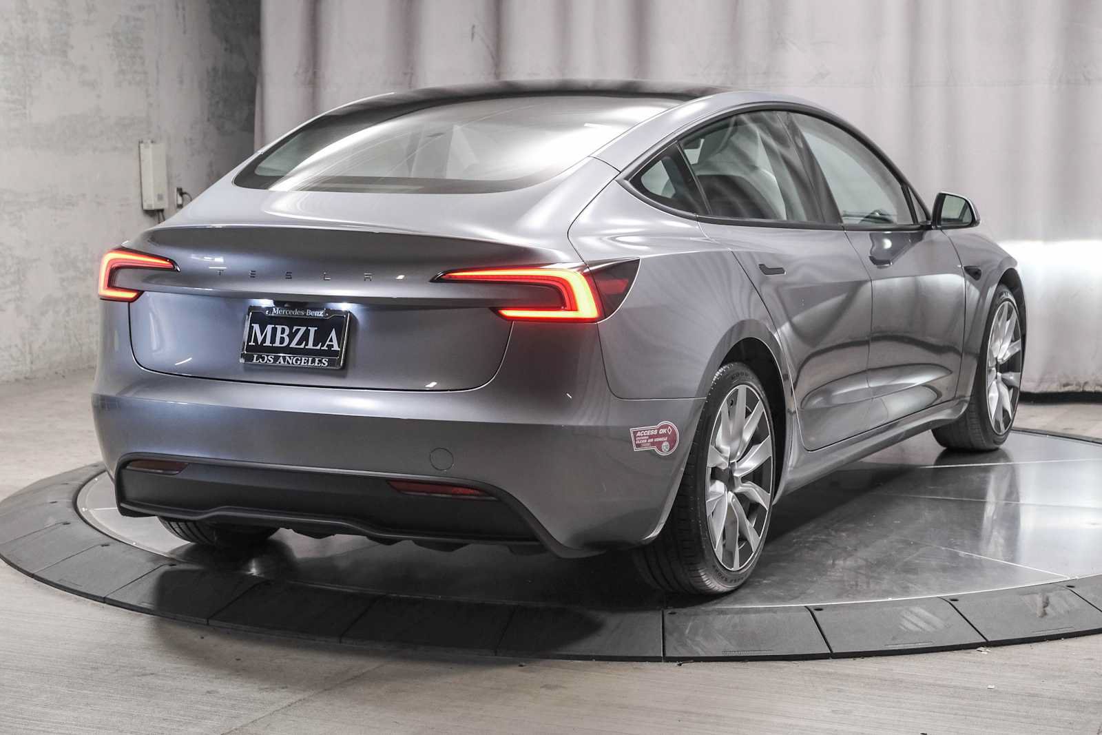 Used 2024 Tesla Model 3 Standard Range RWD image 4