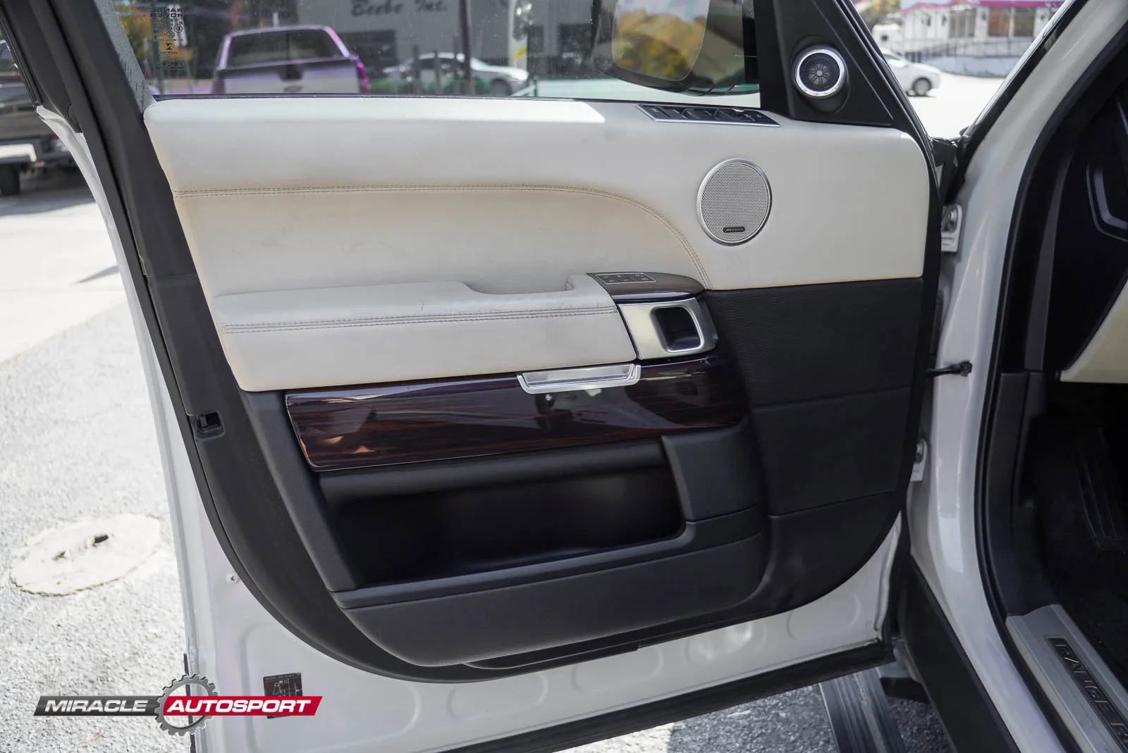 Used 2017 Land Rover Range Rover Long Wheelbase Supercharged image 14