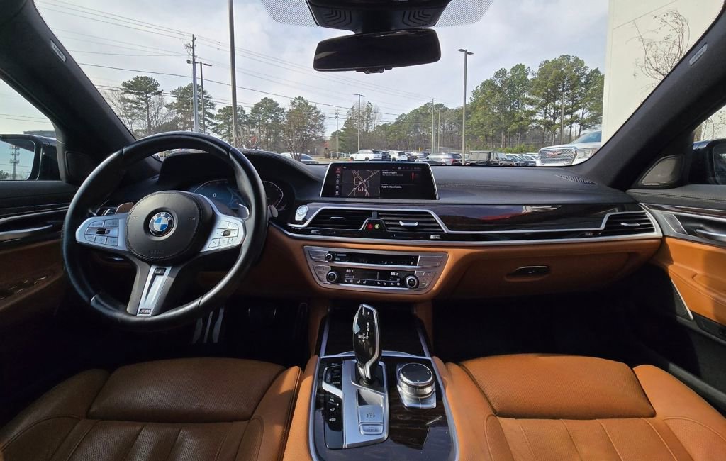 Used 2021 BMW 740i xDrive 740i xDrive w/ M Sport Package image 18