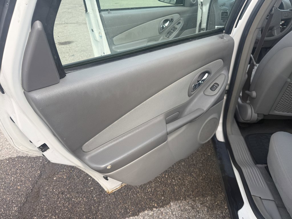 Used 2005 Chevrolet Malibu LS image 13