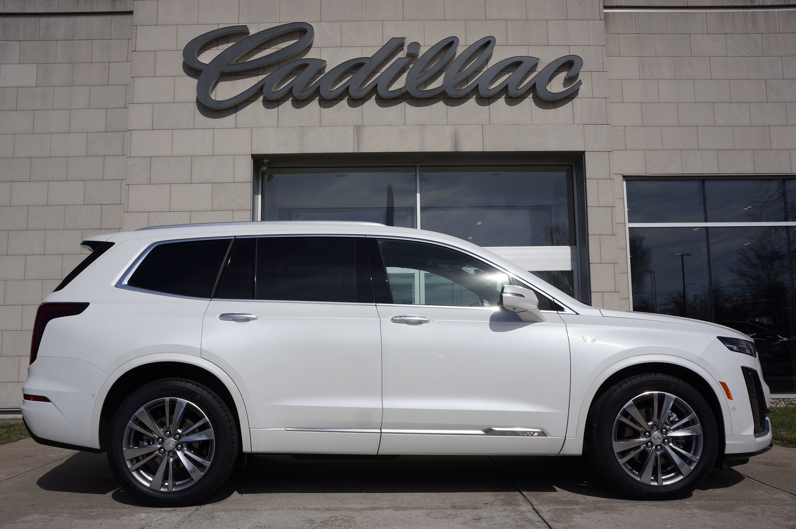 Used 2024 Cadillac XT6 Premium Luxury w/ Platinum Package image 3