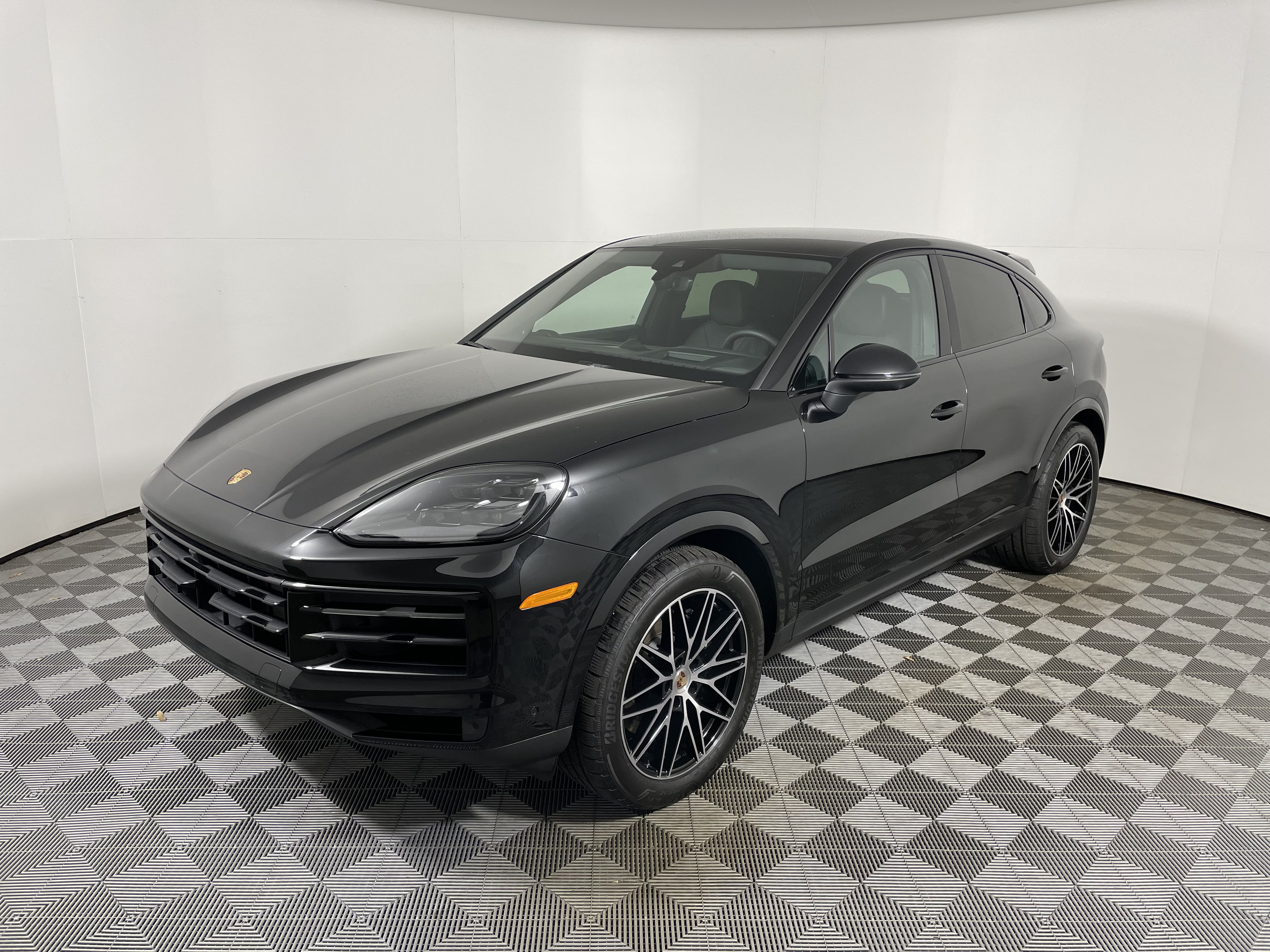 Used 2025 Porsche Cayenne Coupe AWD/4WD image 11