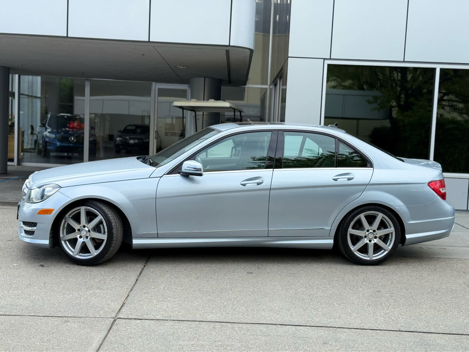 Used 2013 Mercedes-Benz C 250 Sedan image 3