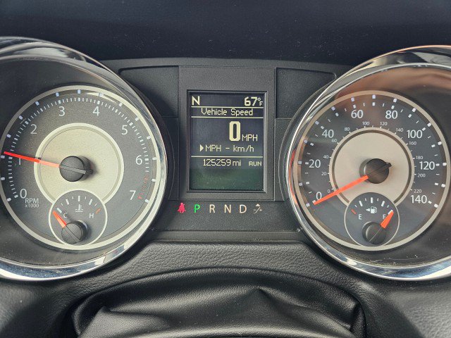 Used 2015 Chrysler Town & Country Limited FWD image 32