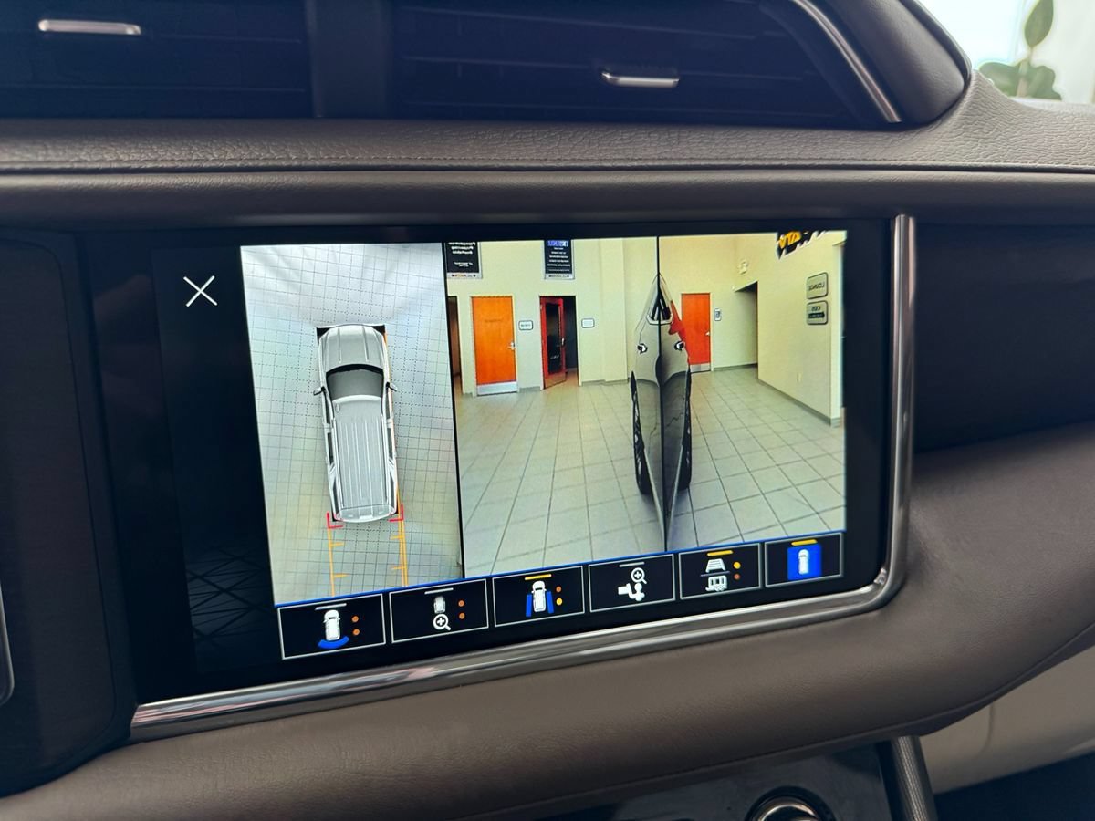Used 2023 GMC Yukon Denali AWD/4WD image 29