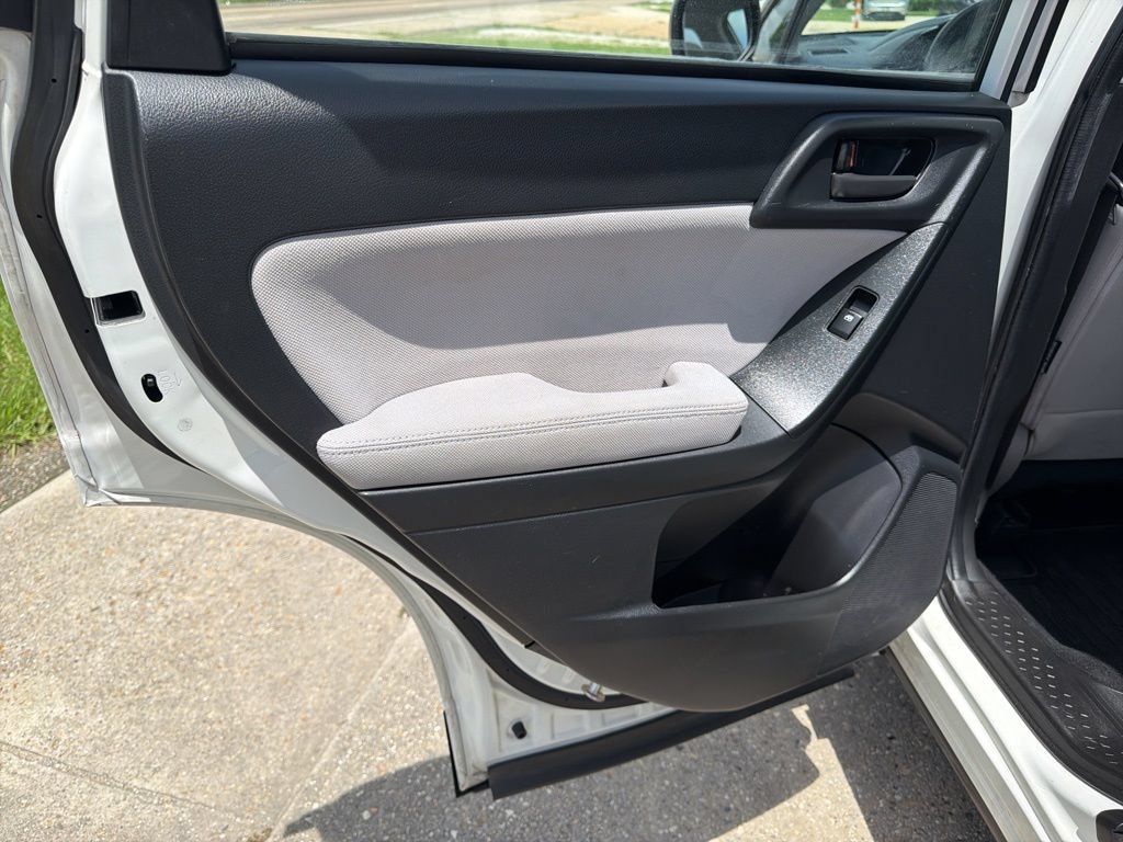 Used 2014 Subaru Forester 2.5i AWD/4WD image 15