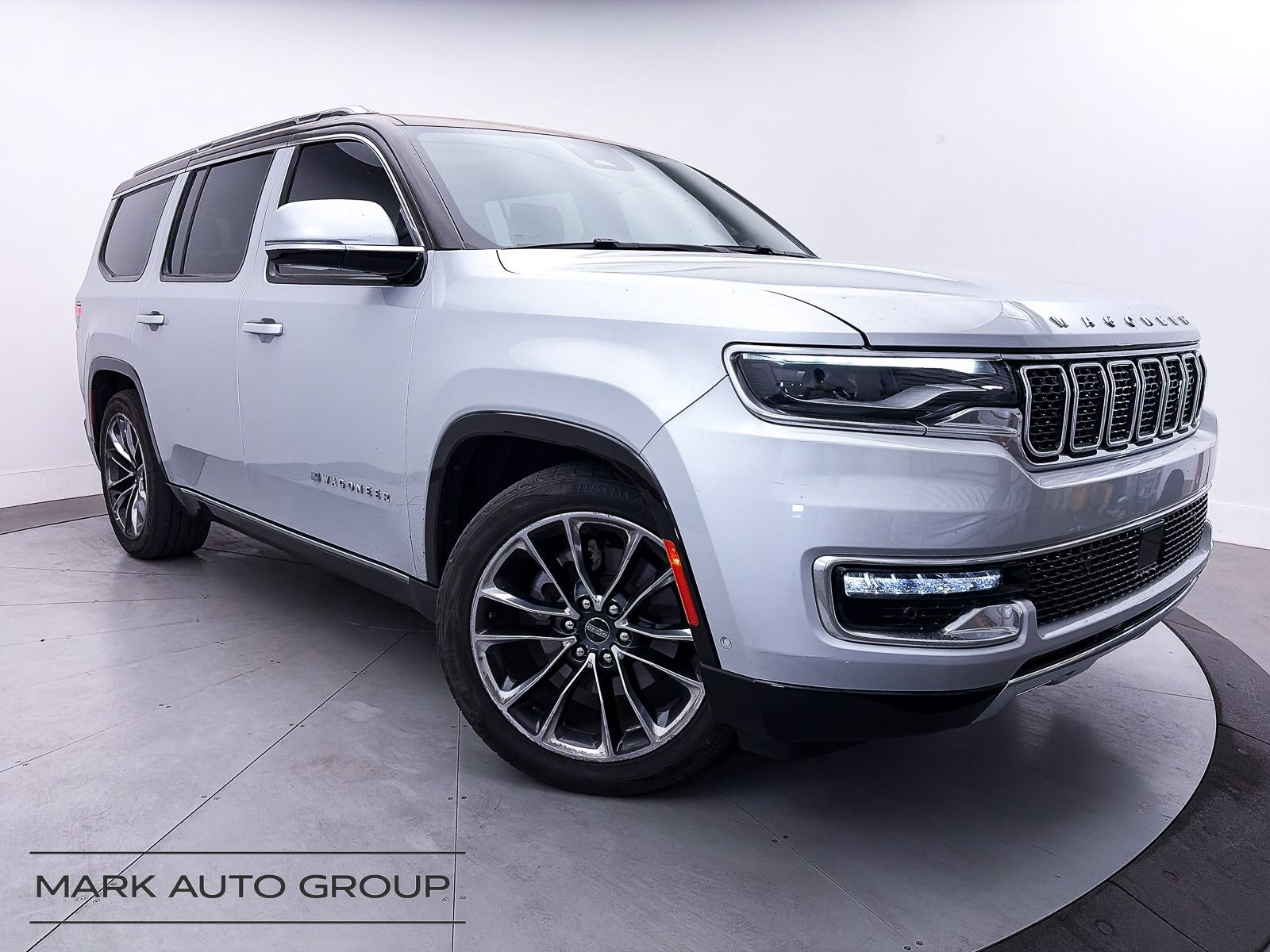 Used 2022 Jeep Wagoneer Series III w/ Premium Group I AWD/4WD image 1