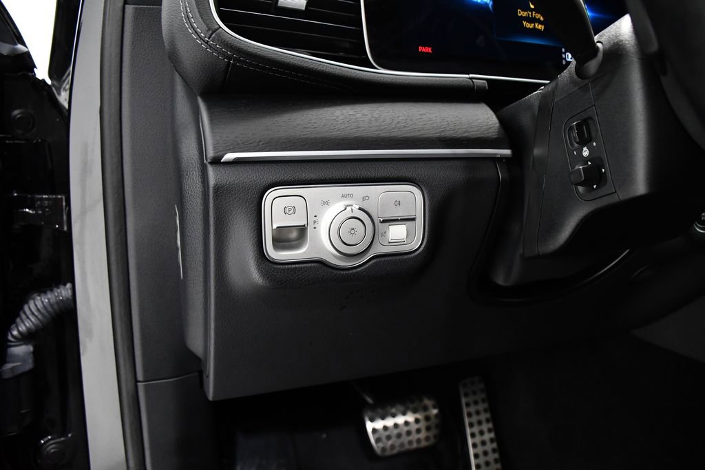 Used 2023 Mercedes-Benz GLS 580 4MATIC image 11