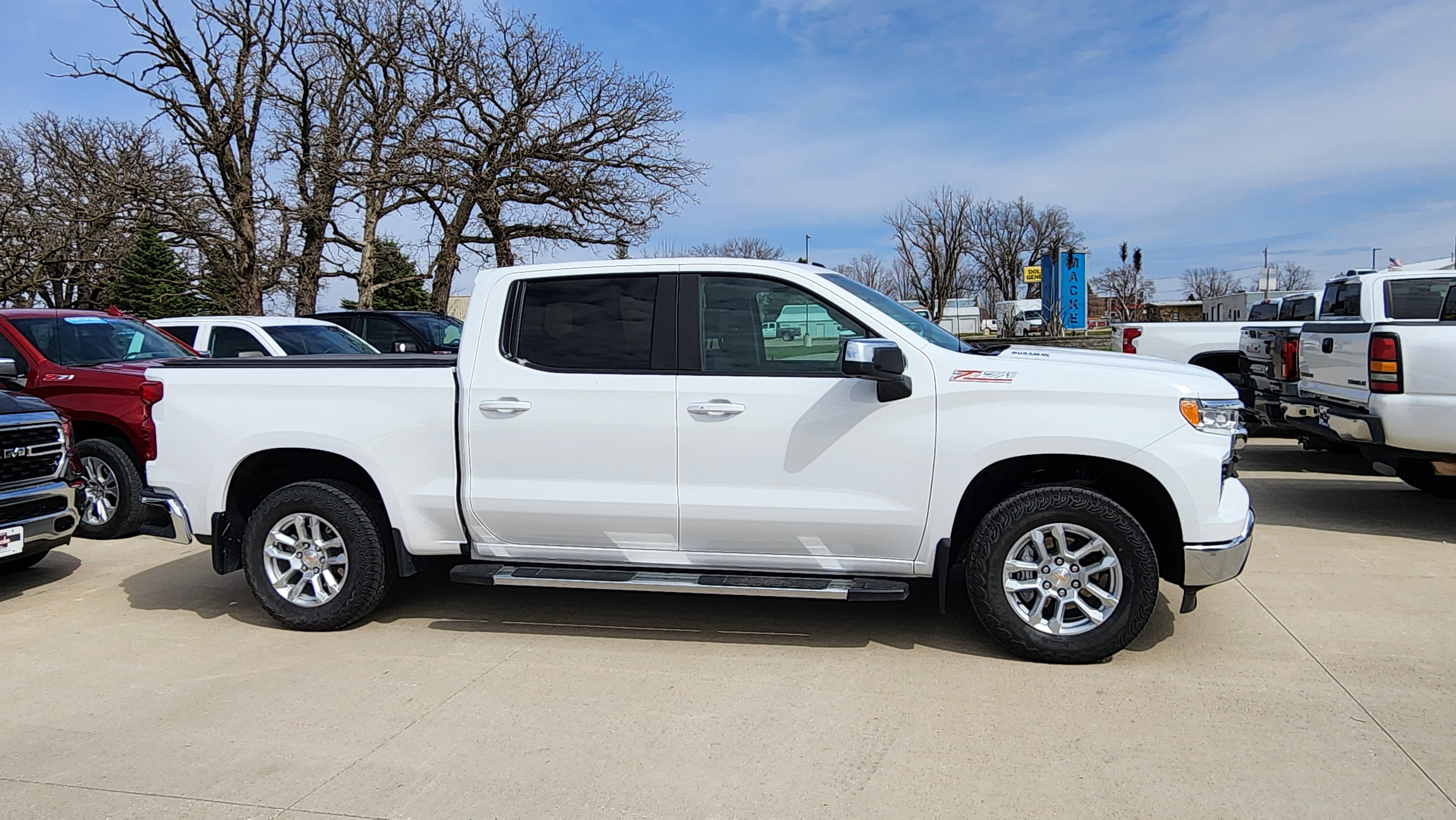 Certified 2025 Chevrolet Silverado 1500 LT AWD/4WD image 4