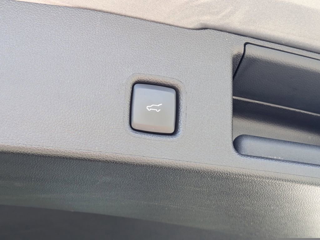 Used 2025 Ford Escape Platinum AWD/4WD image 11
