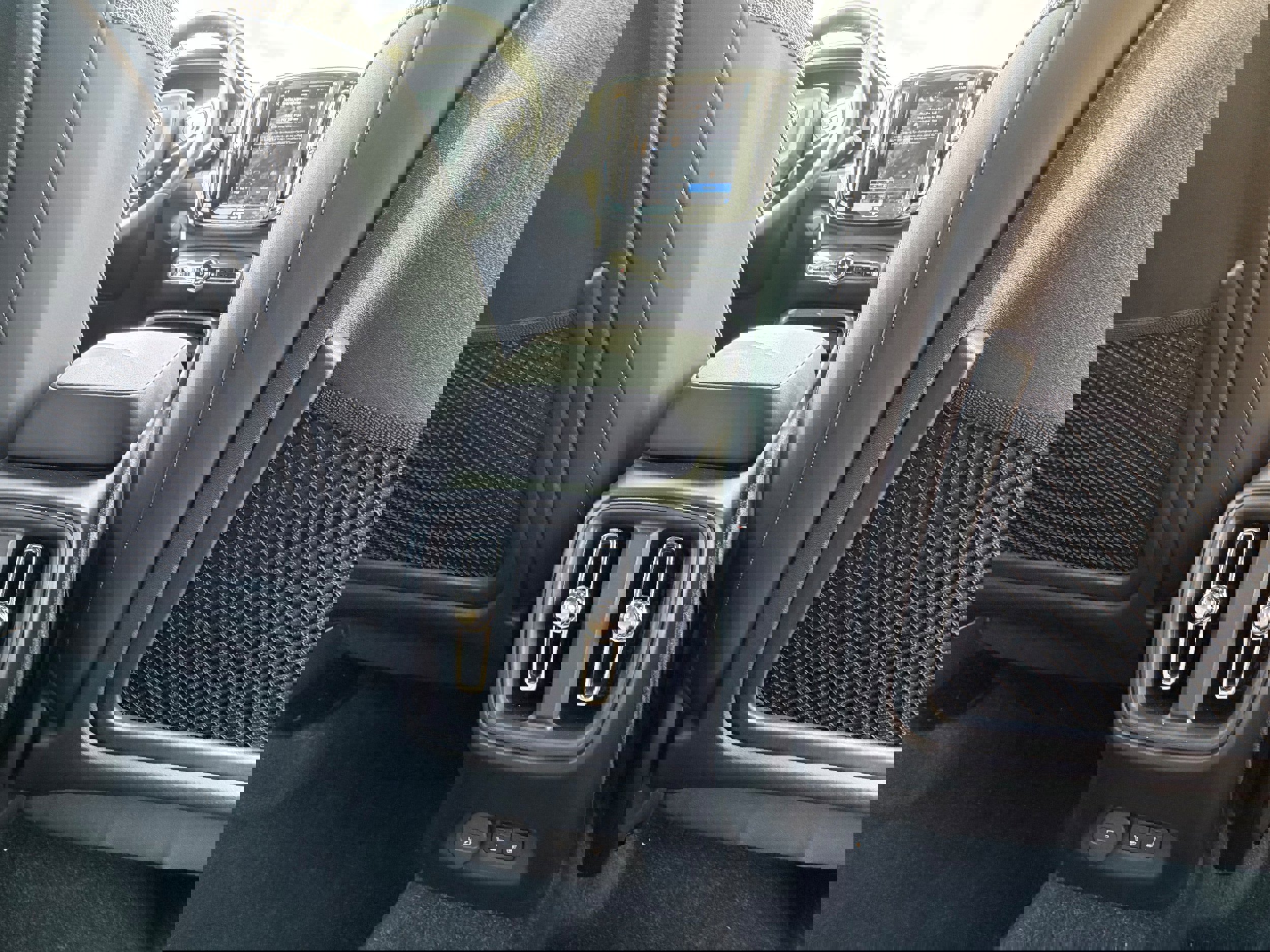 Certified 2024 Volvo XC40 B5 Core image 14