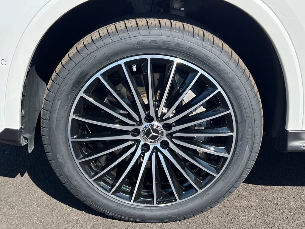 Used 2025 Mercedes-Benz GLC 350e 4MATIC image 31
