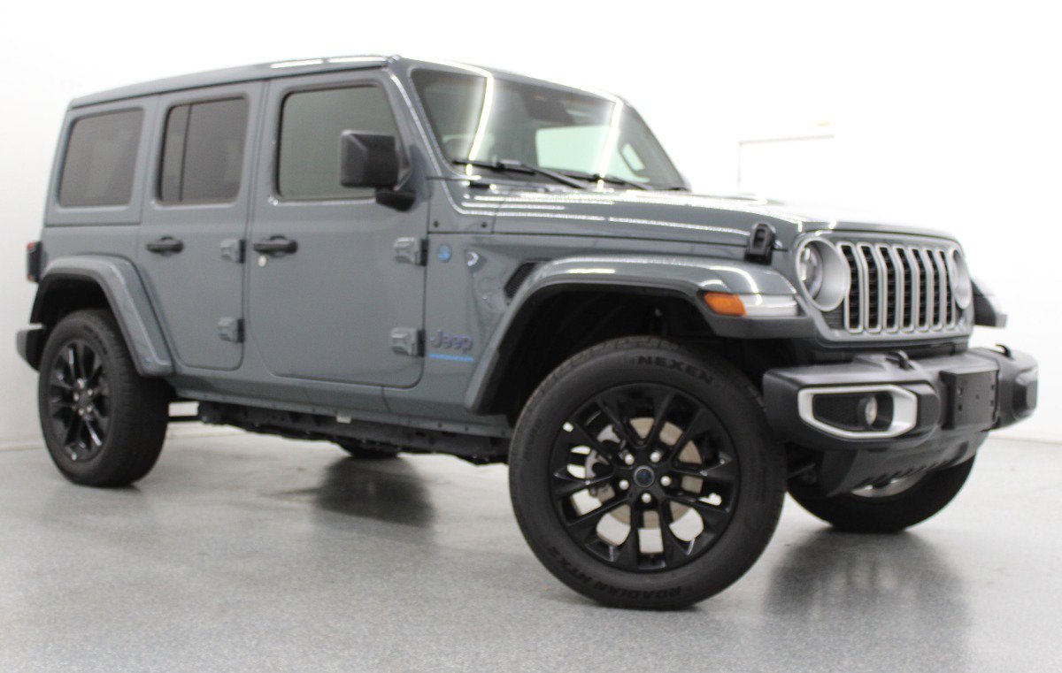 Used 2025 Jeep Wrangler Unlimited Sahara w/ Safety Group image 1