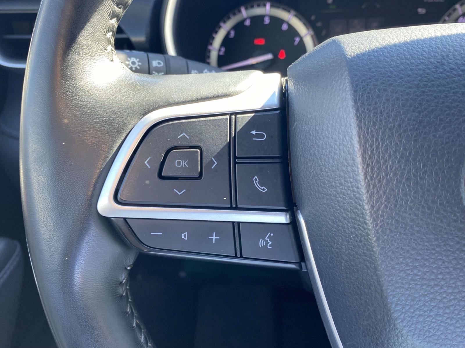 Used 2022 Toyota Highlander XSE FWD image 35