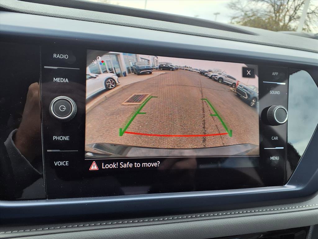 Certified 2024 Volkswagen Taos SE image 15