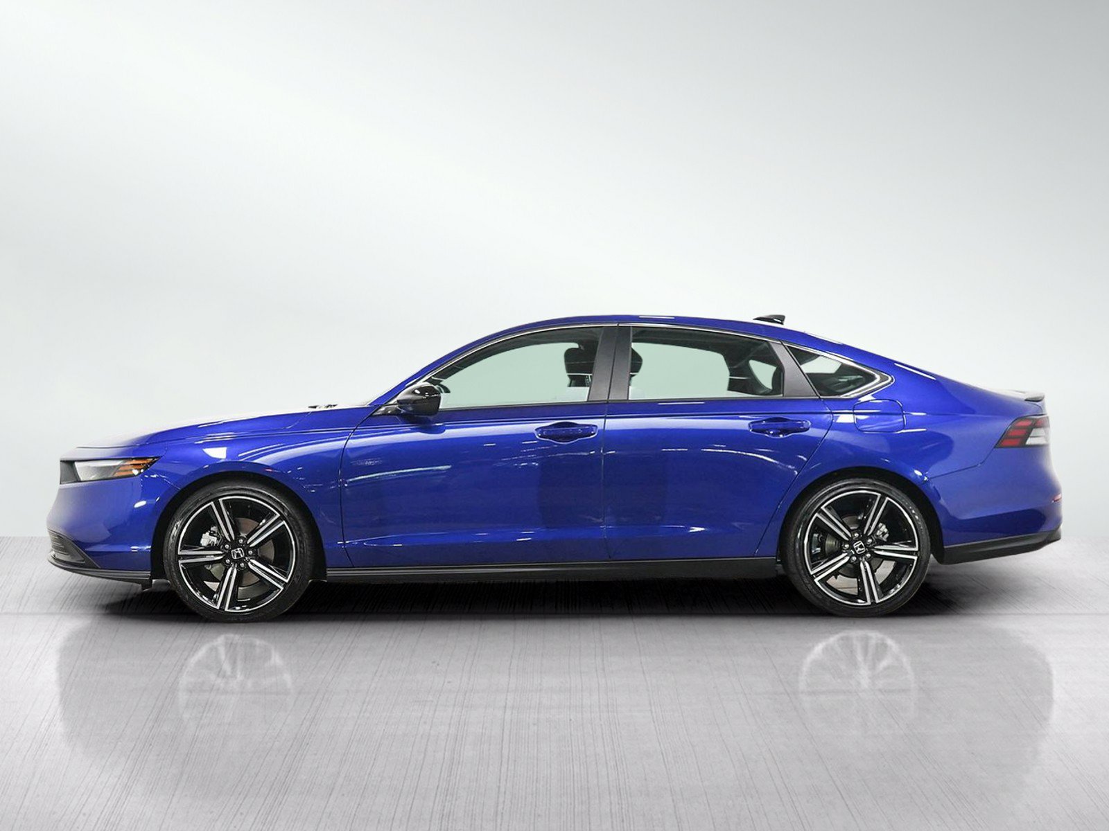 Used 2025 Honda Accord Sport image 2