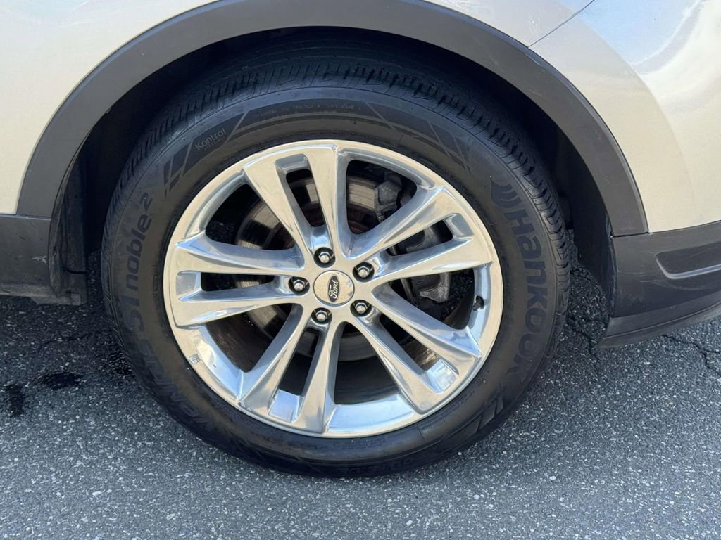 Used 2018 Ford Explorer XLT w/ Equipment Group 202A AWD/4WD image 6