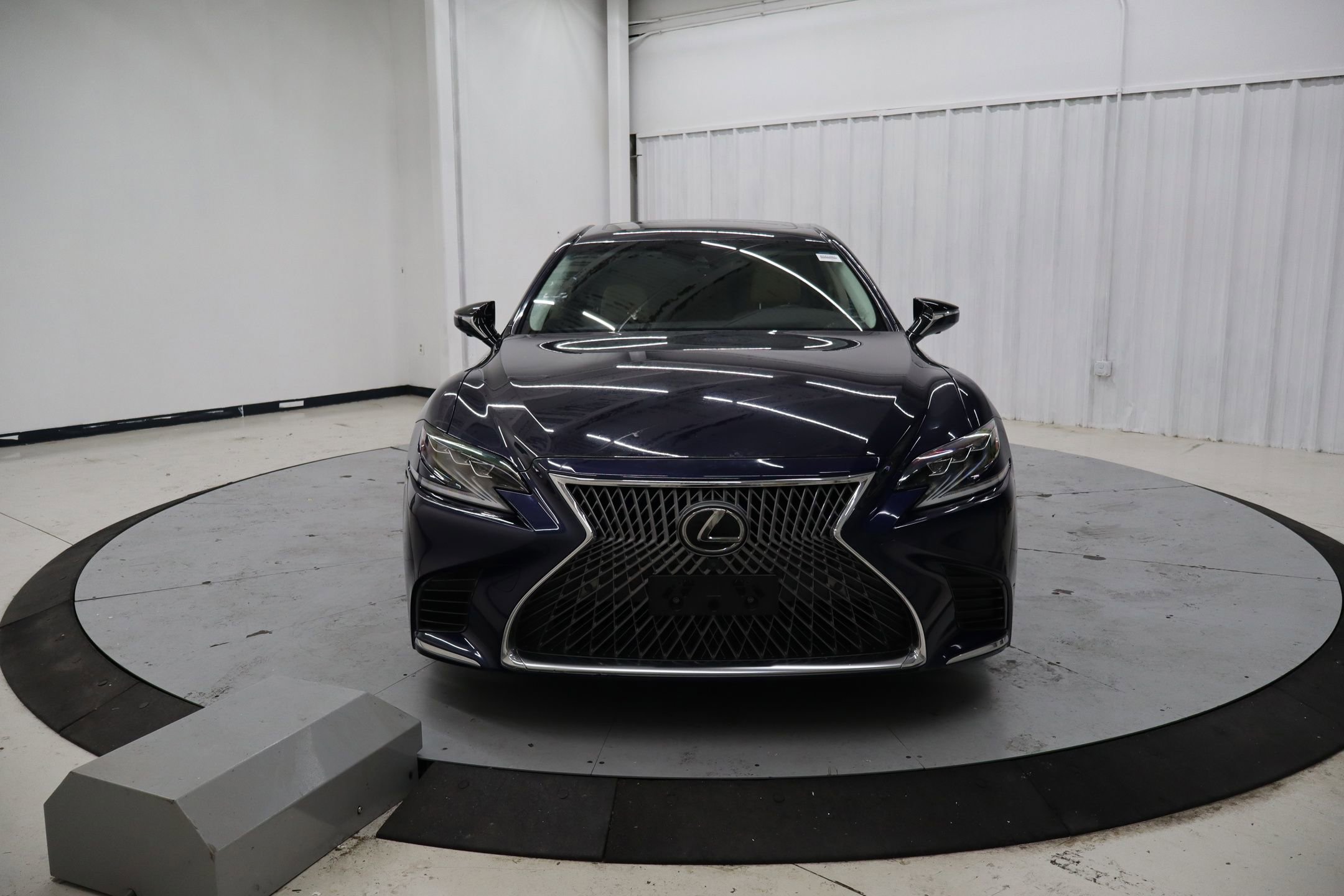Used 2020 Lexus LS 500 w/ Interior Upgrade Package image 11