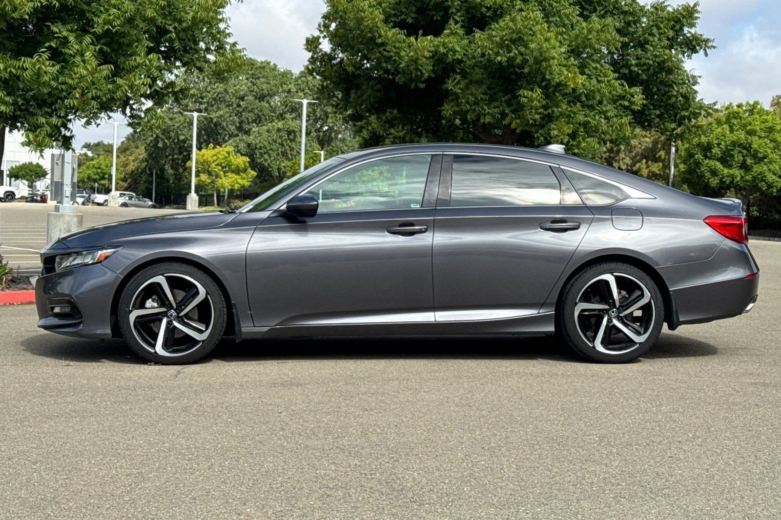 Used 2018 Honda Accord Sport image 7