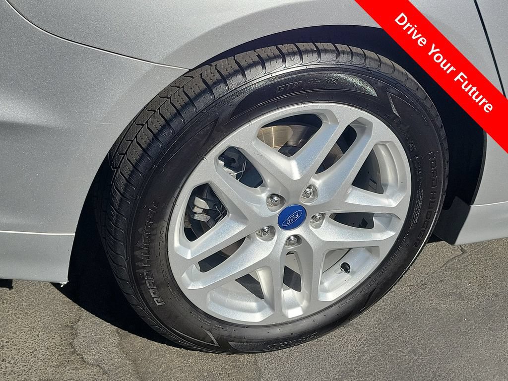 Used 2015 Ford Fusion SE FWD image 29