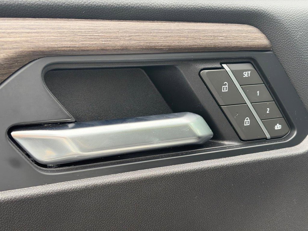 Used 2025 GMC Acadia Denali FWD image 21