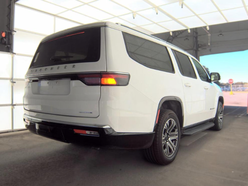 Used 2024 Jeep Wagoneer L Series II AWD/4WD image 2
