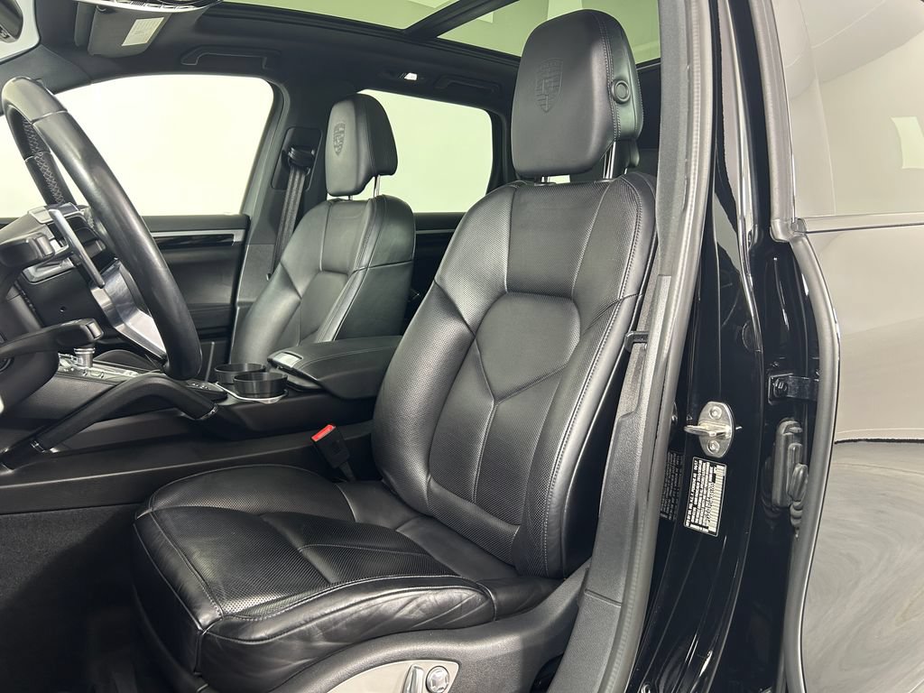 Used 2017 Porsche Cayenne Platinum Edition AWD/4WD image 5