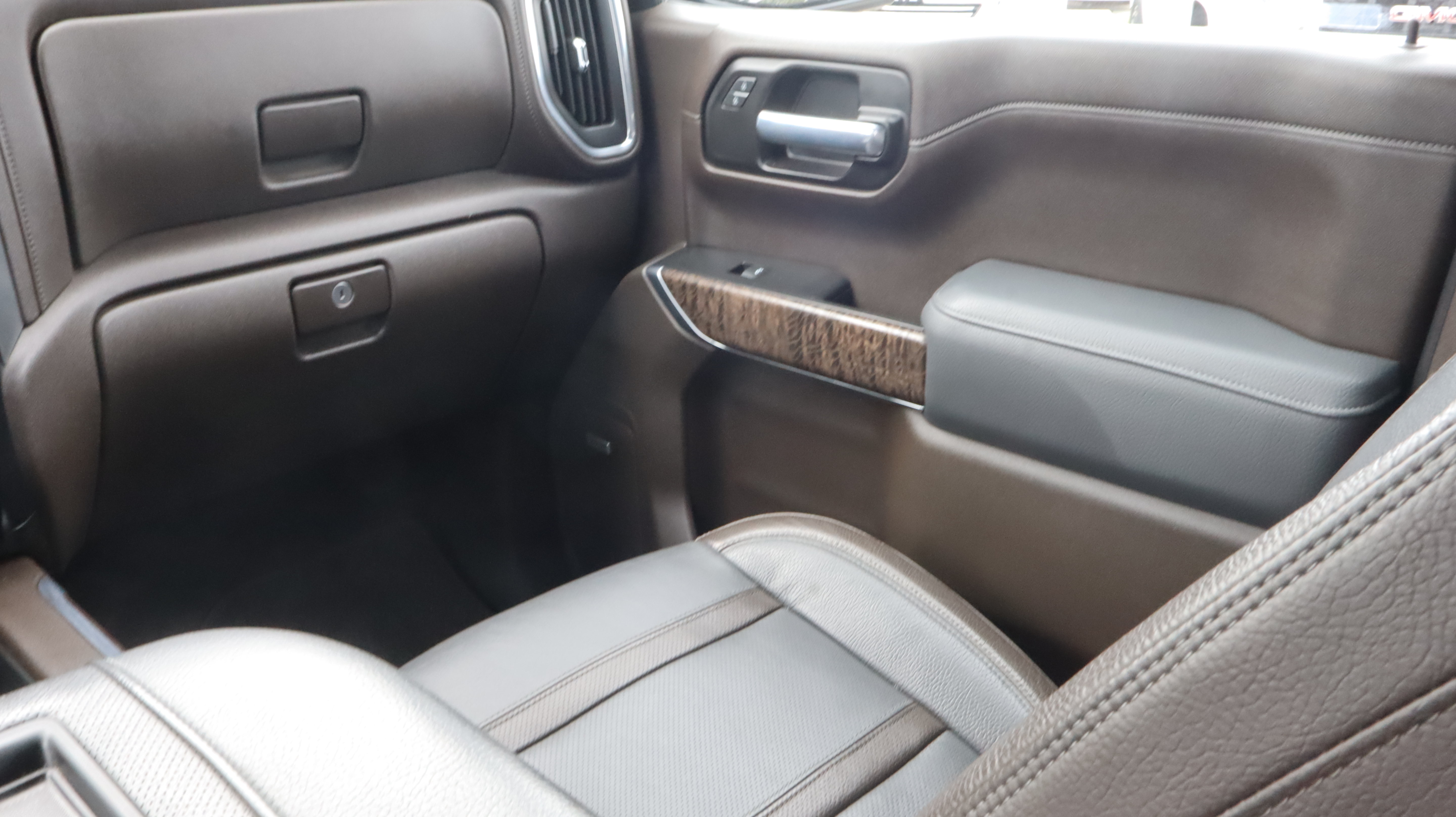 Used 2021 GMC Sierra 1500 Denali w/ Driver Alert Package II AWD/4WD image 11