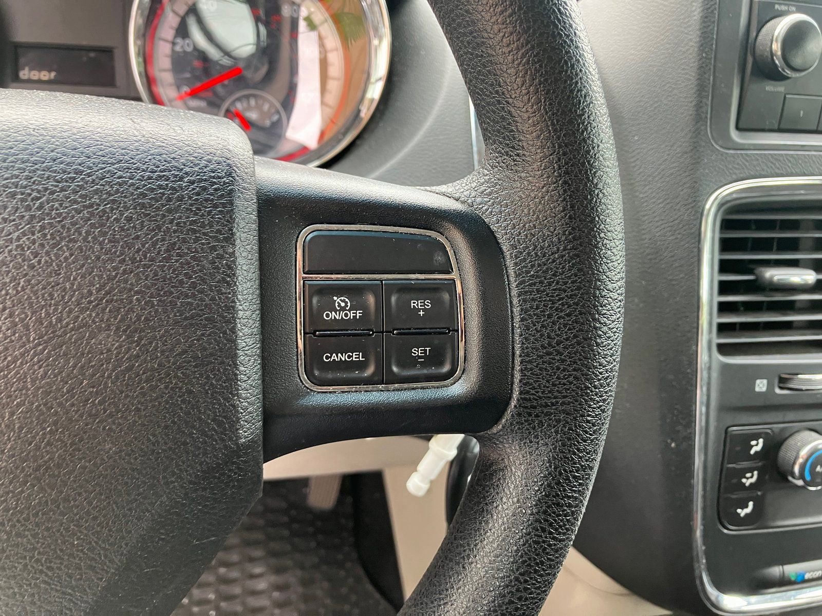 Used 2014 Dodge Grand Caravan American Value Package FWD image 28