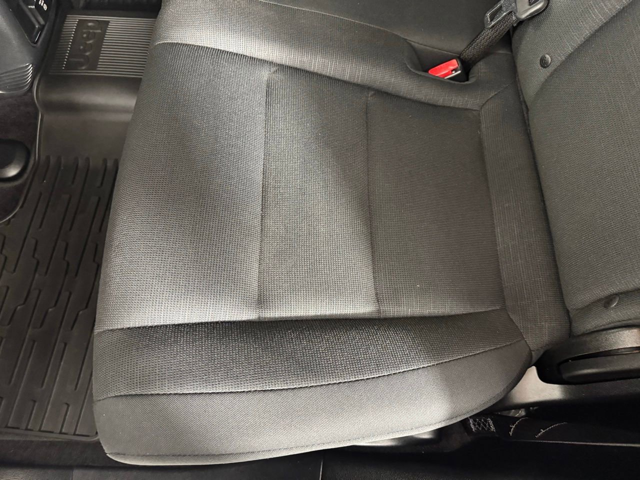 Used 2015 Jeep Grand Cherokee Laredo w/ Quick Order Package 23E image 24